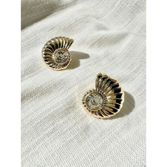 Sparkly seashell gold color stud earrings ￼ - Picture 4 of 4